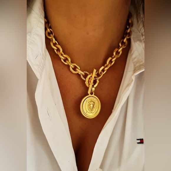 Gold Chunky Necklace w/ Lion Pendant